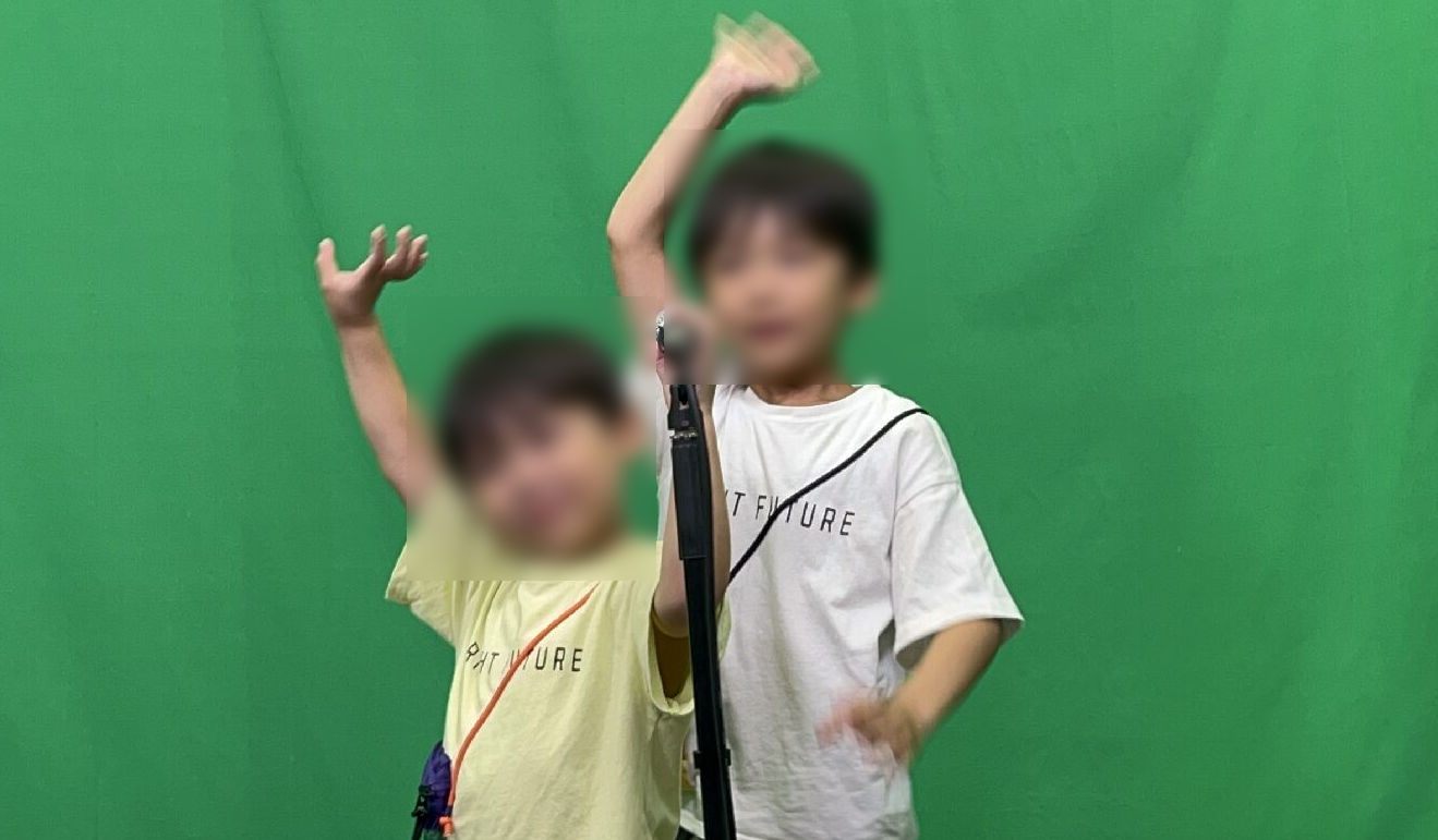 兄弟でインタビューに答えます